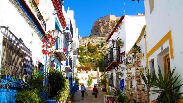 Centrico Y Espacioso Piso En Barrio Tranquilo Alicante Exterior photo